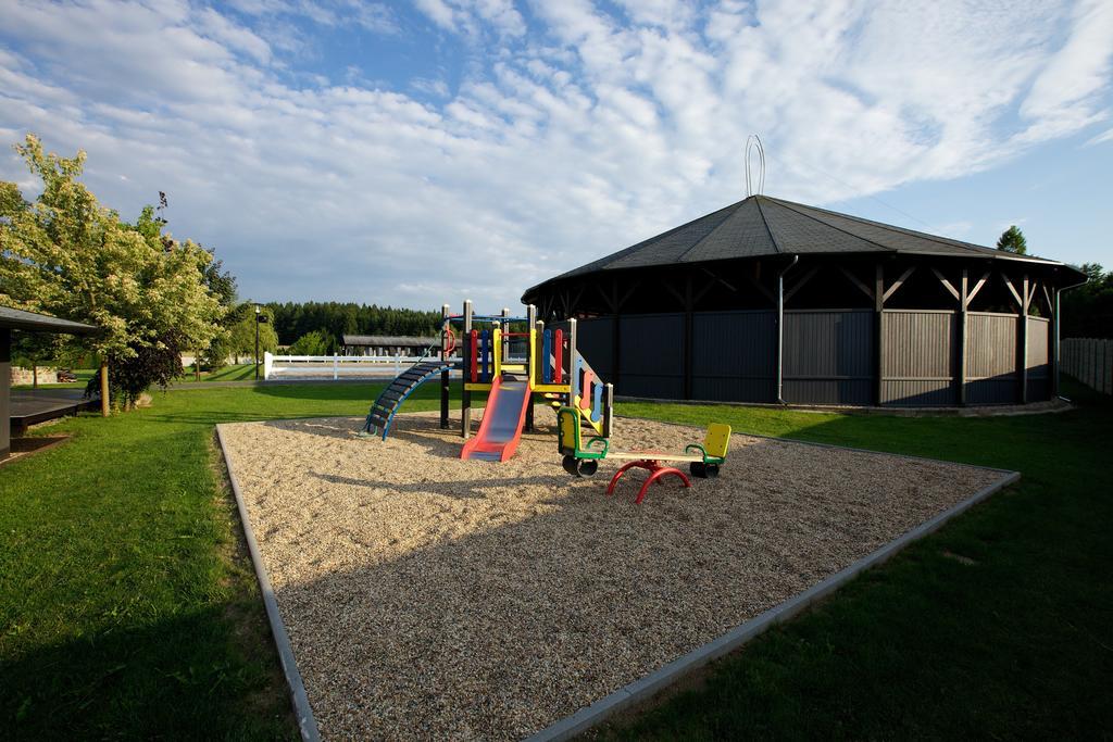 Отель Master Horse Club - Svojetice Экстерьер фото