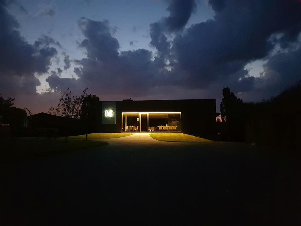 Отель Master Horse Club - Svojetice Экстерьер фото